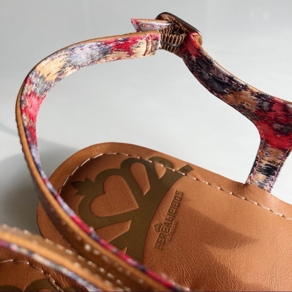 Fergalicious Boho T-Strap Thong Wedge Flower & Rhinestone Sandals Size 10 - Picture 7 of 13